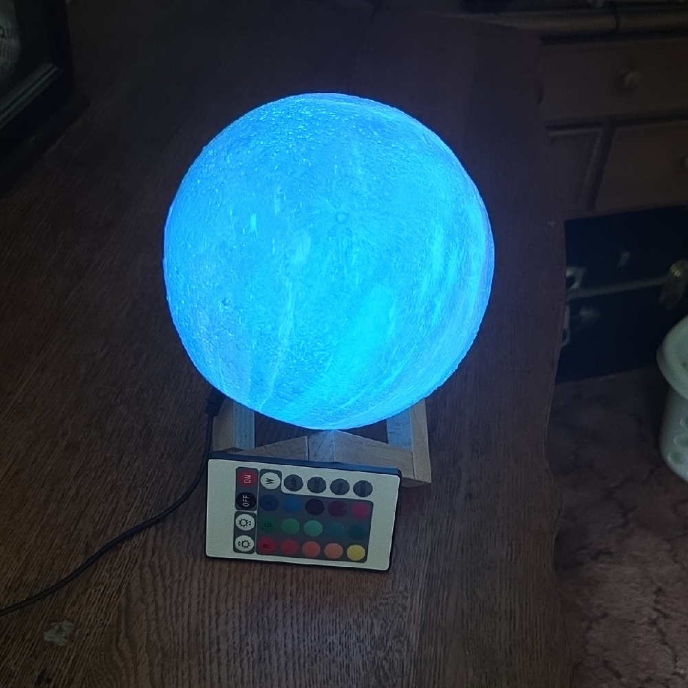 LED Moon Lamp with Remote Control - Blue - Picture 2 of 8